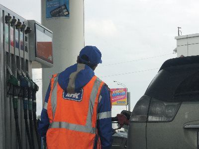 Цены на бензин в России растут быстрее инфляции