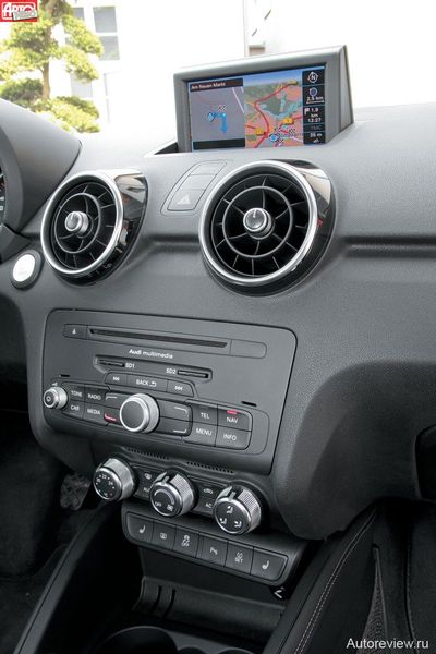 Раздельный климат-контроль хорош, но стоит перекрыть сопла поворотом стильной «пимпочки» — и вентилятор перекричит двигатель