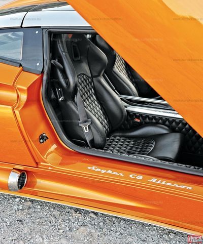 Сиденья превосходны, все претензии к посадке­ — из-за нерегулируемой по вылету рулевой колонки