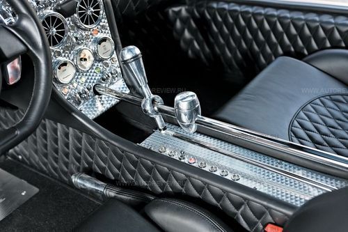 «Яйцо на палке» рядом с селектором вскоре превратится в шайбу-контроллер мультимедийной системы, тумблер на тоннеле должен фиксировать ручной режим трансмиссии