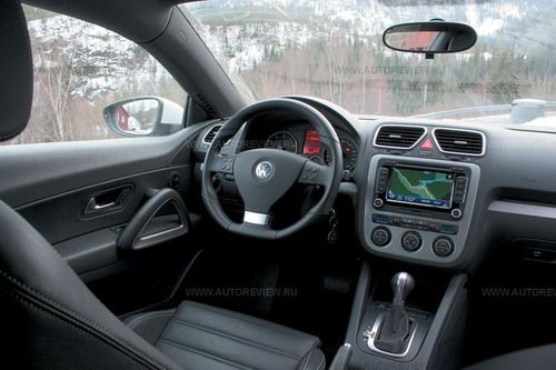 Медиацентр с сенсорным дисплеем, 30-гигабайтным винчестером и слотом для SD-карты в России обойдется в 95000 рублей. Но &laquo;фирменных&raquo; дисков для системы навигации Volkswagen у нас пока не предлагает &mdash; и сроки их появления неизвестны. Фото 