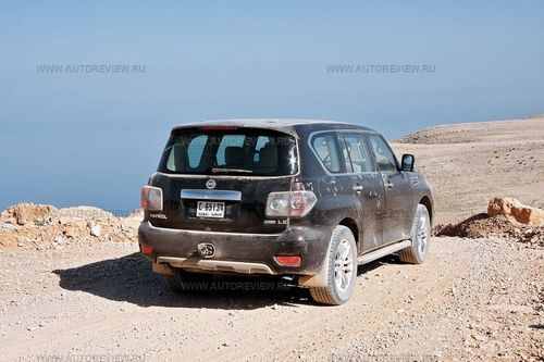 Упрощенных комплектаций нового Патруля, в частности автомобилей с менее мощными двигателями и механическими коробками передач, в производственной программе нет и, скорее всего, не будет. Это оставляет слабую надежду на то, что востребованные автомобили прошлого поколения еще некоторое время останутся на конвейере — для рынков Африки и Южной Америки