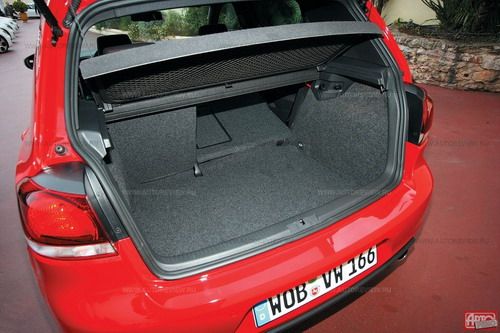 Багажник &mdash; как у &laquo;просто&raquo; Гольфа. В подполье &mdash; набор с герметиком. Фото Павла Карина с сайта 