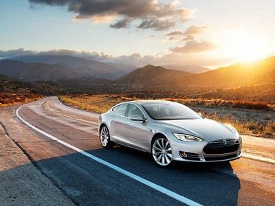 Китайцы потянулись к электромобилям Tesla