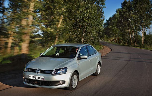 Как рассказали журналистам представители "Фольксваген", для окраски кузова "Поло" седана используются специальные эмали, которые обладают повышенной устойчивостью к химическим реагентам, которыми зимой поливают российские дороги. Кроме того, сам кузов оцинкован