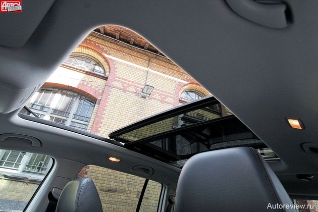 В списке опций появилась панорамная крыша, которую можно открыть наполовину
