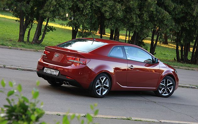 На все версии Kia Cerato Koup уже в базе устанавливаются ABS и система стабилизации, а также фронтальные и боковые подушки безопасности