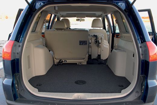 Здесь места больше, но предмет должен быть узким и длинным – например, как надувной крокодил