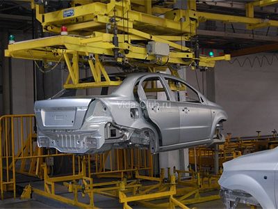 Производство украинского автопрома сократилось вдвое