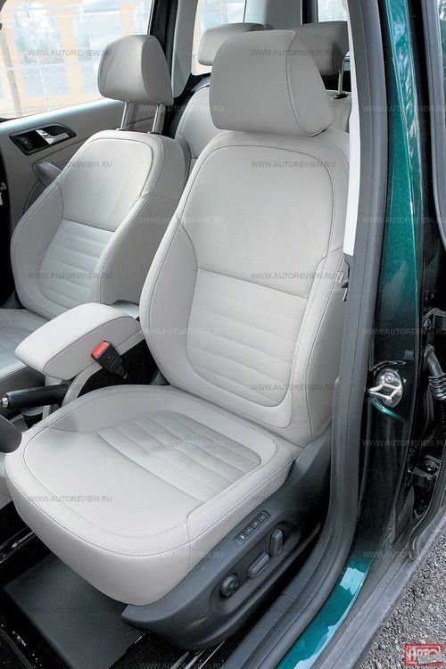 Отличная боковая поддержка и выверенный профиль кресла Тигуана не пострадали от косметических изменений по ходу адаптации для Yeti. Фото Юрия Ветрова с сайта 