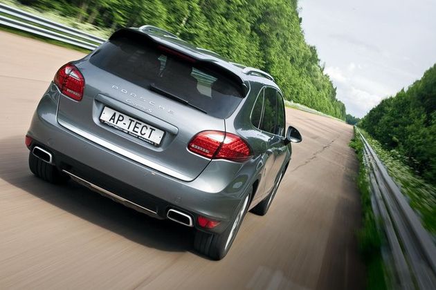 На динамометрической дороге Porsche Cayenne продемонстрировал один из лучших за всю историю измерений Авторевю тормозных путей со скорости 100 км/ч — 36,5 метров!