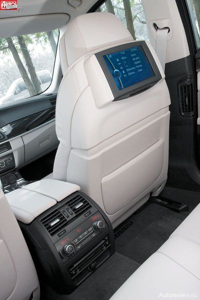 Телевизоры в спинках передних кресел, четырехзонный климат-контроль... Лет десять назад владелец «пятерки» и помыслить не мог о таких опциях