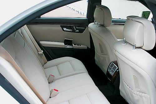 Mercedes-Benz S400 Hybrid. Фото Mercedes-Benz