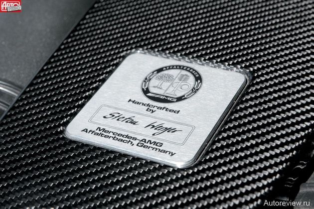 Новый мотор AMG — теперь лишь доработанная модификация двигателя «пятисотого», но по-прежнему украшенная автографом персонального сборщика