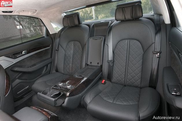 Без доплаты задние сиденья Audi не регулируются, но их форма подобрана блестяще