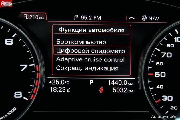 Сочные цвета, крупные символы, отличная графика — пользоваться семидюймовым экраном в комбинации приборов Audi A8 одно удовольствие