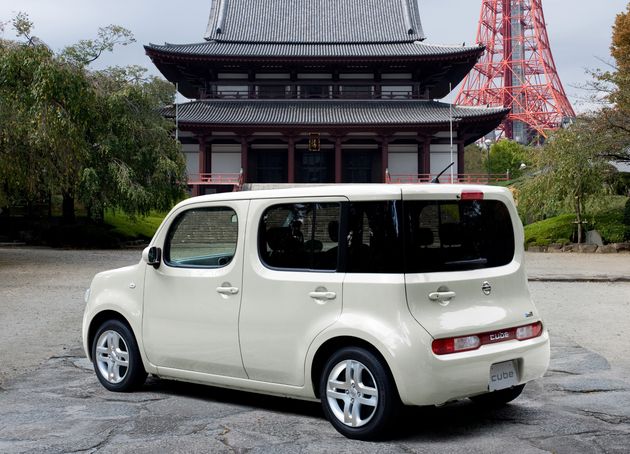 Nissan Juke построен на одной платформе с уже выпускаемыми французско-японским альянсом Renault Clio и Nissan Cube. Кроме того, на этой же "тележке" построена новая "Микра", продажи которой уже начались в Японии