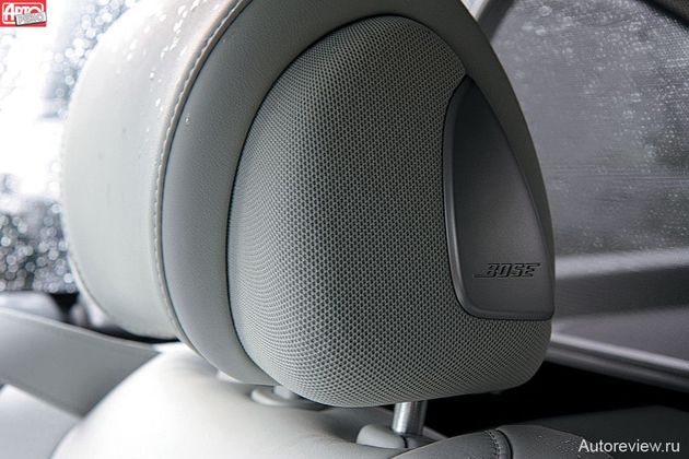 Два из 13 динамиков аудиосистемы Bose на G37 Cabrio встроены в подголовники — чтобы при сложенной крыше не пропадала звуковая сцена
