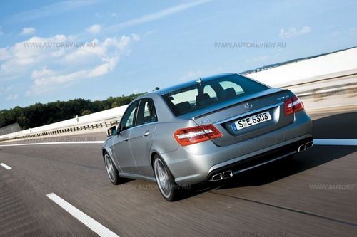 На автобане Mercedes E63 AMG хорош, как никакой другой Е-класс, хотя на скоростях свыше 220 км/ч все же немного не хватает обратной связи &laquo;по рулю&raquo;