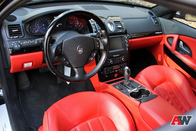 Салон - торжество эмоций и стиля. Приятно смотреть. А вот пользоваться - другой вопрос