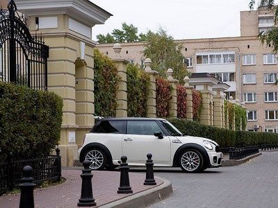 MINI John Cooper Works стала головной болью спортивных авто