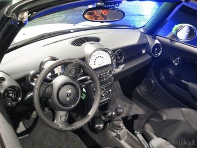 MINI представила яркий тюнинг-пакет Ray Line