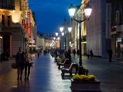На пешеходную Никольскую улицу пустят грузовики