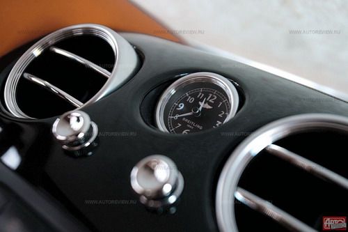 Аналоговые часы в Bentley особенно уместны