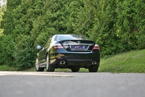 В России Honda Legend продается только в одной фиксированной комплектации. Фото 