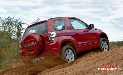 С пониженной передачей и короткой колесной базой Vitara нигде не сдается