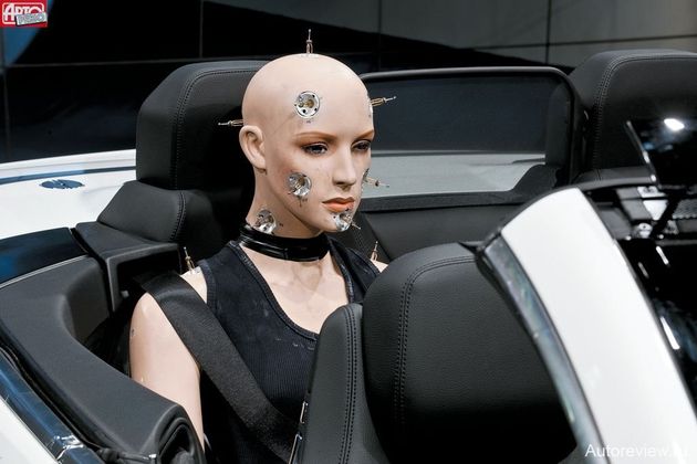 Специальный манекен, оснащенный 16 датчиками скорости воздушного потока, в техническом университете Штутгарта нарекли Татьяной. Именно его Mercedes использовал при доводке системы AirCap