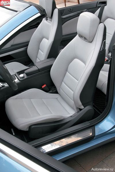 Мультиконтурные кресла с подогревом, вентиляцией и теплым поддувалом для шеи — идеальное место для приема солнечных ванн на ходу