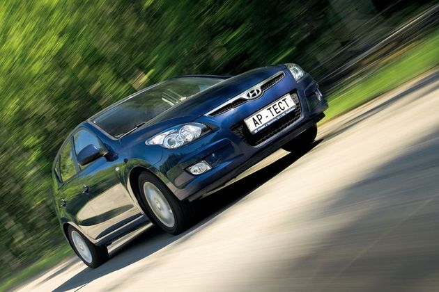Hyundai i30 — автомобиль-хорошист. Чтобы выбиться в отличники, обратная связь по рулю должна быть «чище», а реакция на сброс газа живее