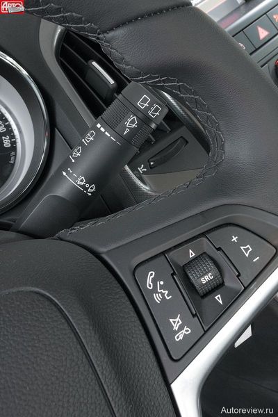 Opel признал ошибку: на новой Астре подрулевые рычажки фиксируемые!