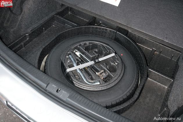 Кроме Гольфа предложить такую роскошь, как полноразмерная запаска, в нашем квинтете может только Renault Megane