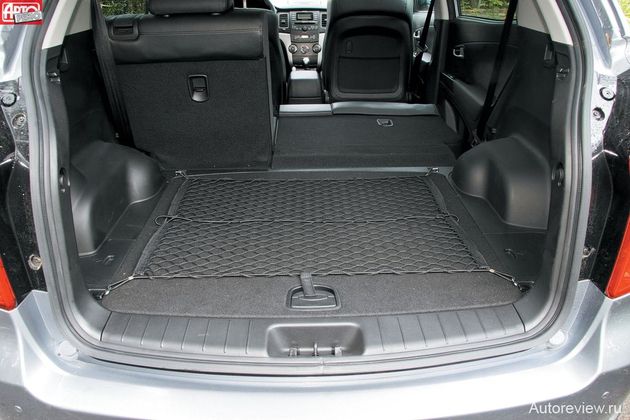 Поместительный багажник (486 л «под шторку») хорош еще и тем, что нет ступеньки между бампером и его дном